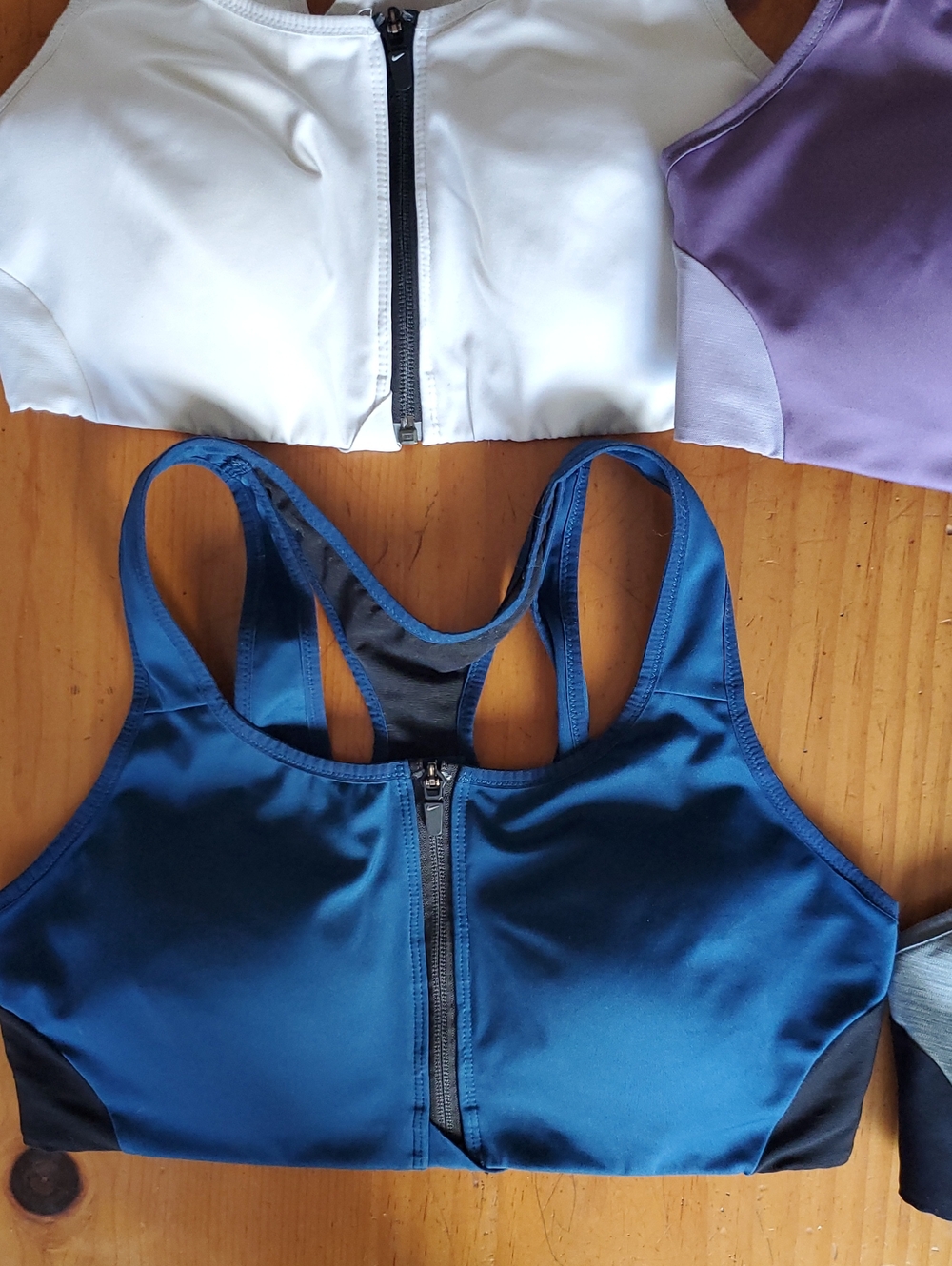 Nike Women’s Front-Zip Sports Bras - Picture 4 of 10